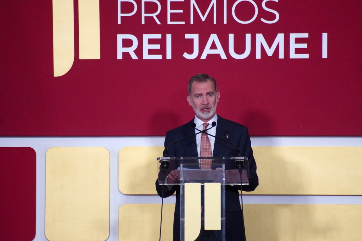 El rey Felipe VI interviene en la gala de entrega de los Premios Rei Jaume I
