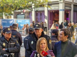 Pilar Bernabé presenta la campaña 'Comercio Seguro' de la Policía Nacional