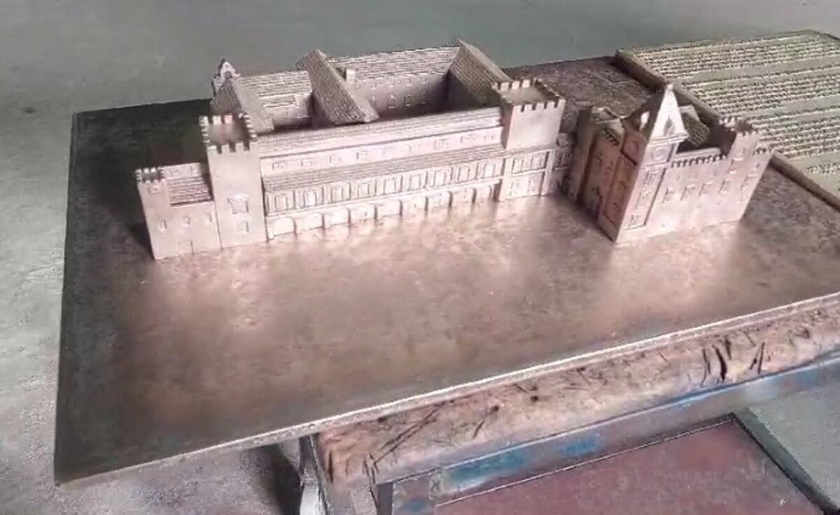 Maqueta del Palacio del Real en bronce