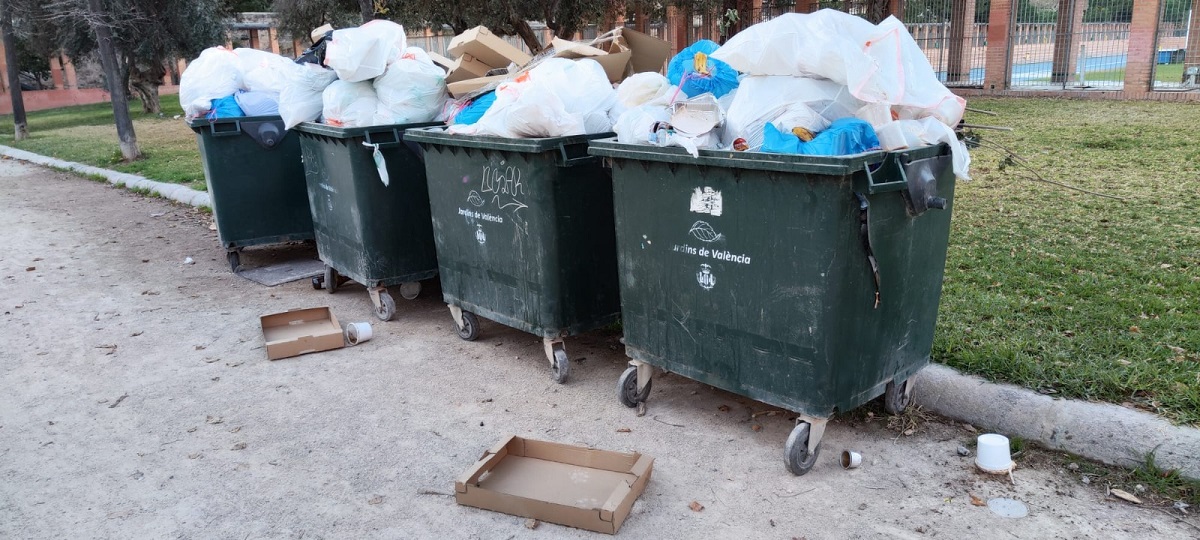 Reparto solidario de alimentos en el Jardín del Túria