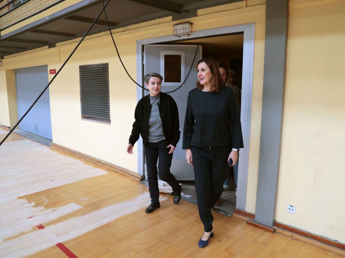 La alcaldesa de Valencia, María José Catalá, visita las obras del Polideportivo Municipal de El Cabanyal