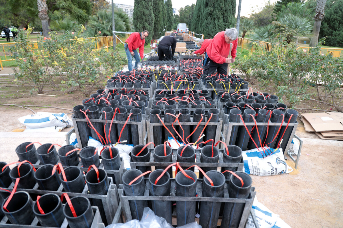 Últimos retoques al montaje pirotécnico de Fin de año