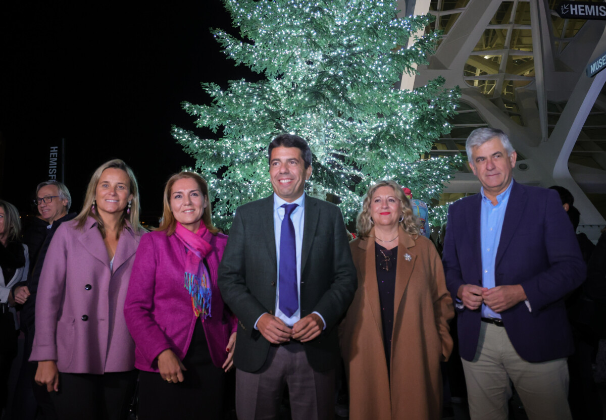 Carlos Mazón enciende la iluminación navideña de la Ciutat de les Arts i les Ciències
