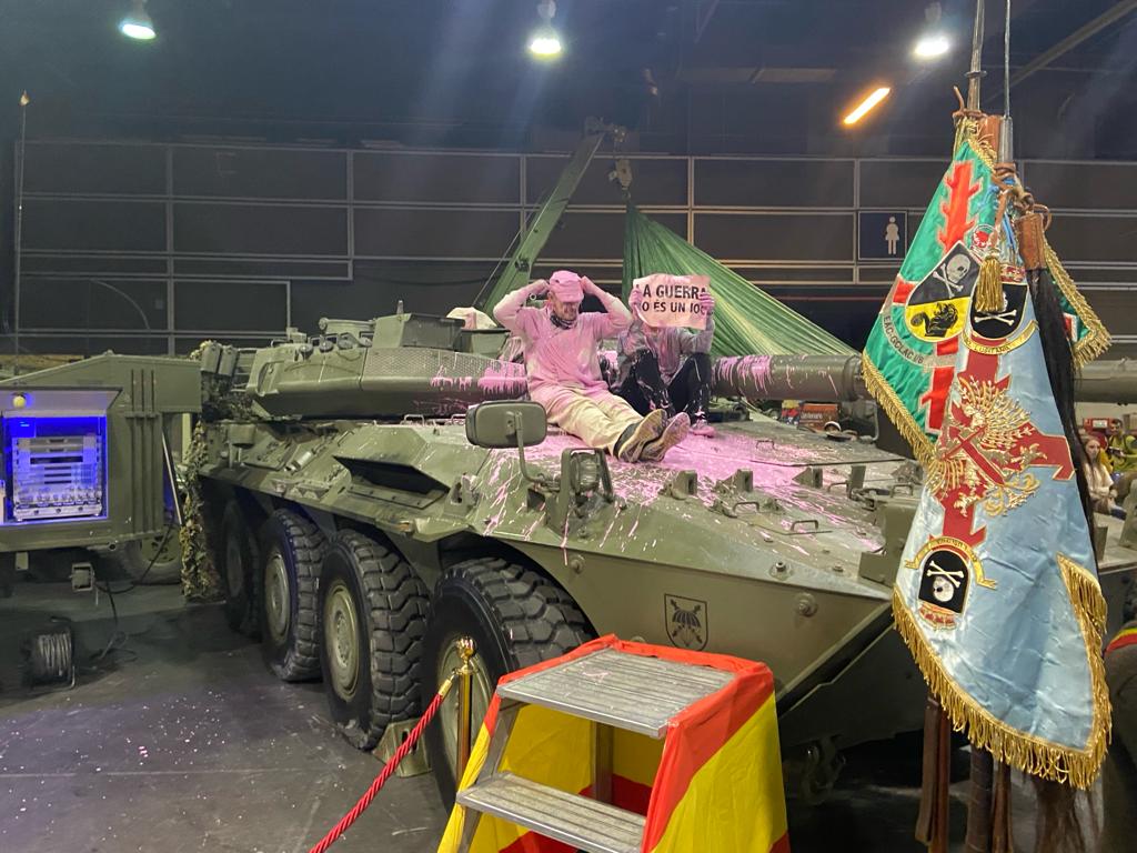 Acción antimilitarista en Expojove