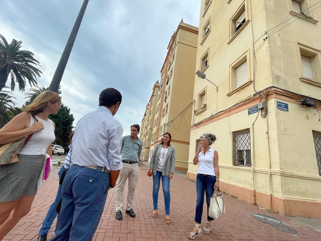 La alcaldesa visita el Bloc Portuaris