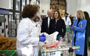 Visita de María José Catalá a la Casa de la Caridad