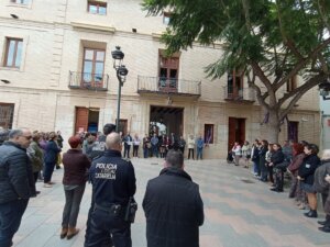 concentración minuto silencio Ayuntamiento Catarroja