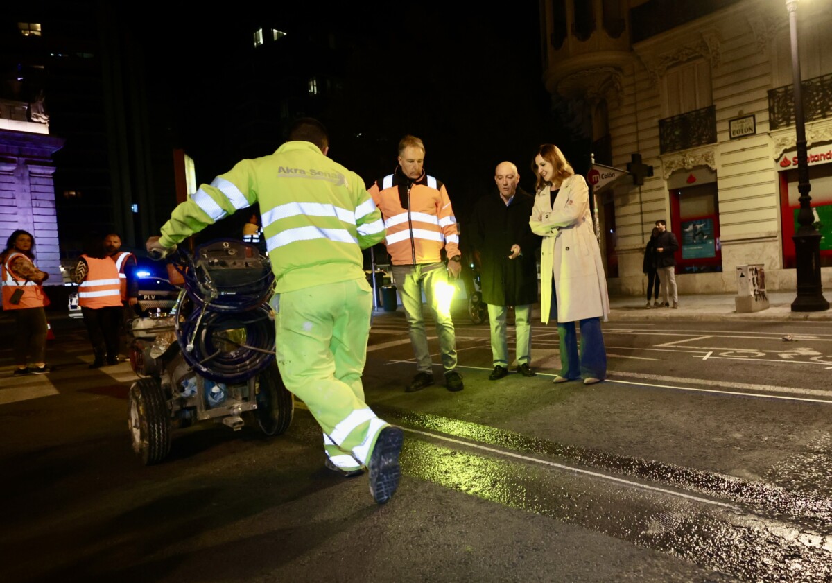 Apertura de acceso al tráfico de la calle Colón desde la Puerta del Mar