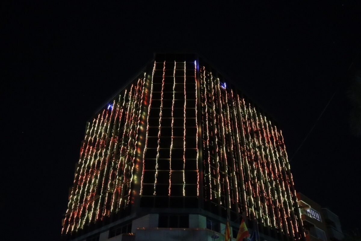 Espectáculo de luces en la fachada del Ayuntamiento de Torrent