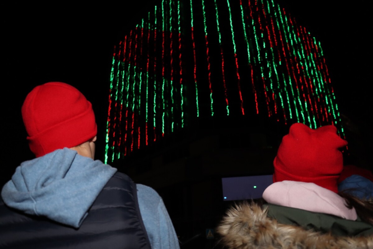 Espectáculo de luces en la fachada del Ayuntamiento de Torrent