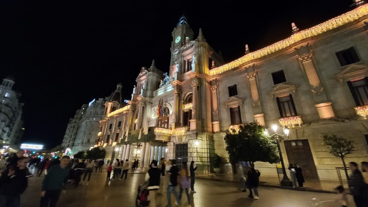 Plaza del Ayuntamiento este domingo a las 20 horas