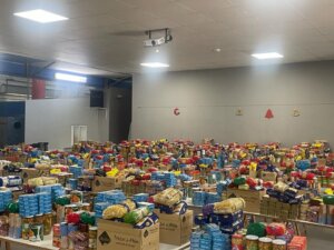 reparto alimentos Cáritas Sedaví