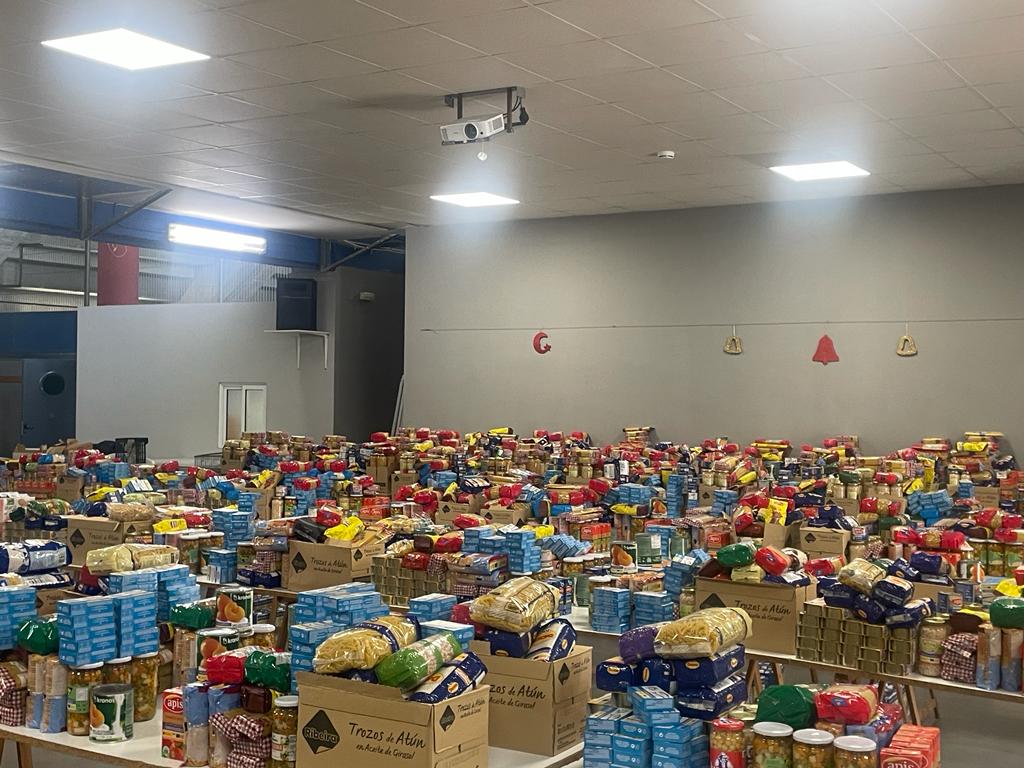 reparto alimentos Cáritas Sedaví