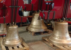 Campanas de los Santos Juanes restauradas en el taller