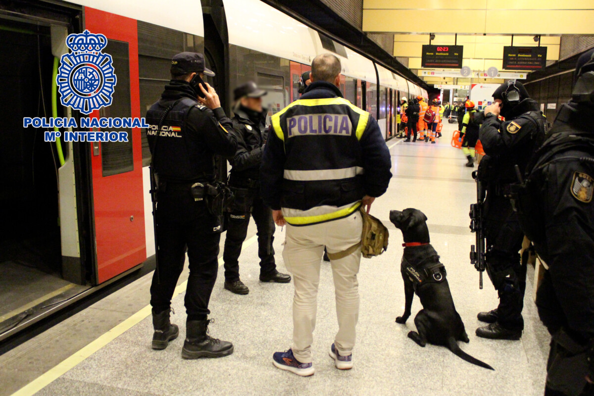Simulacro terrorista en la estación de Metrovalencia de Ángel Guimerá