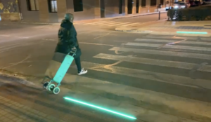 Vianant junt al semàfor Alfara del Patriarca