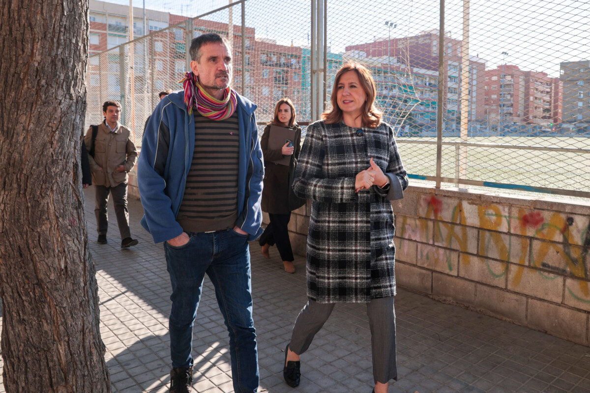 La alcaldesa visita el inicio de las obras en las Casitas Rosas