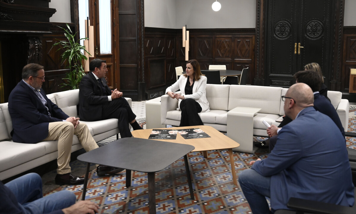 Catalá recibe a la Hermandad de San Antonio Abad