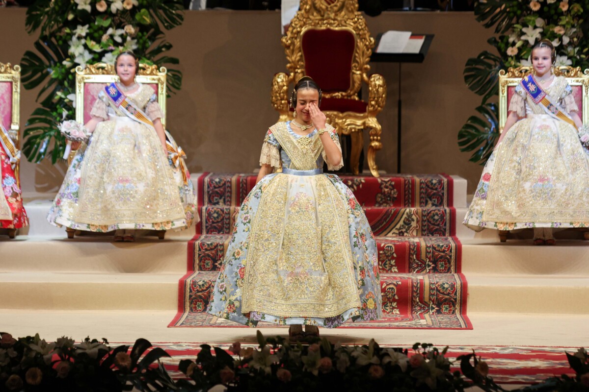 Imposición de las bandas a la Corte