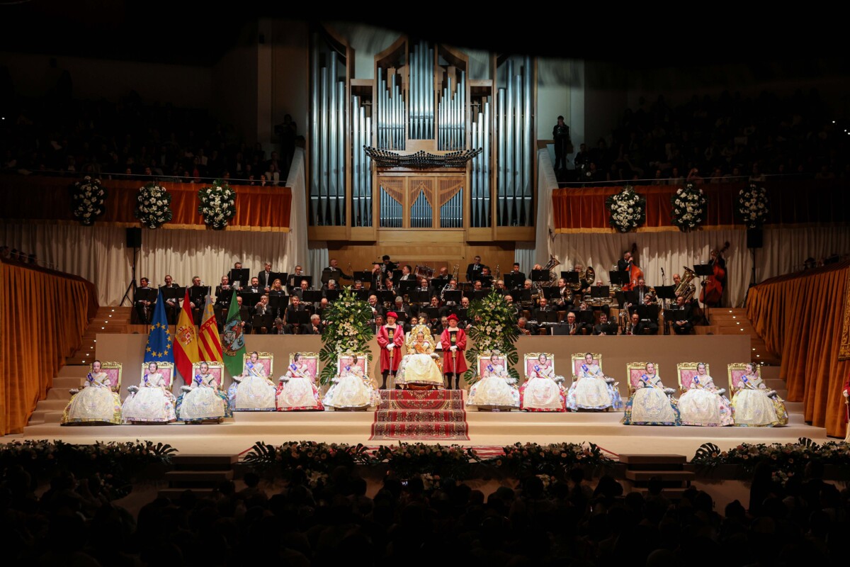 Cuadro de honor de la Fallera Mayor Infantil de Valencia al completo