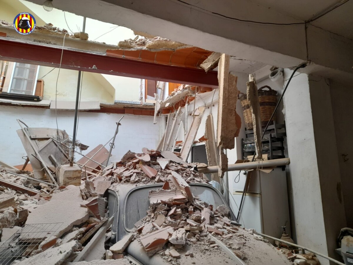 Derrumbe de dos plantas en una vivienda de El Puig