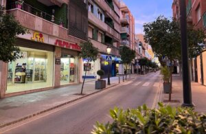 Imagen de una zona comercial en la calle Mayor de Paterna