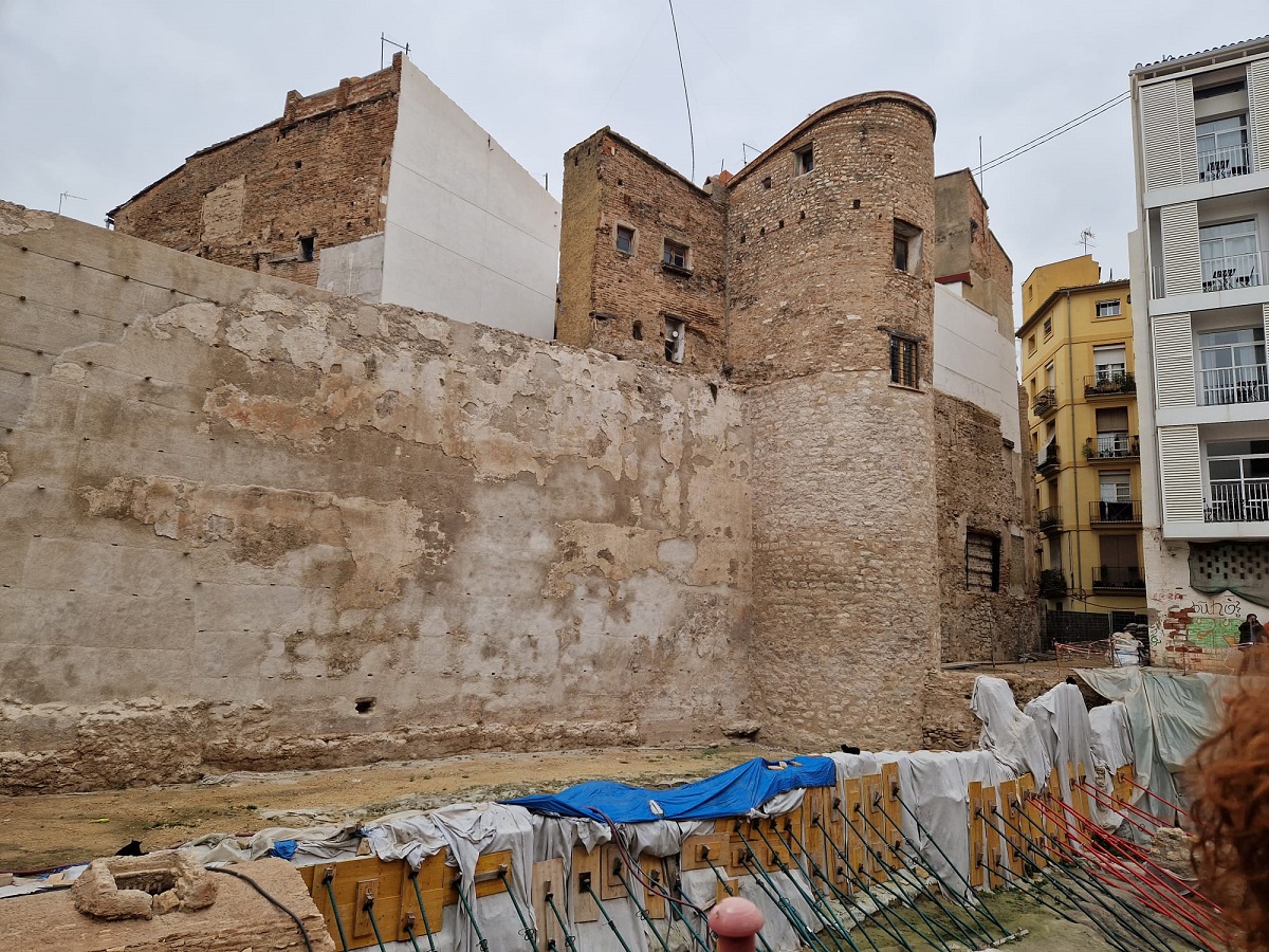 Obras de la  muralla islámica en la plaza del Ángel