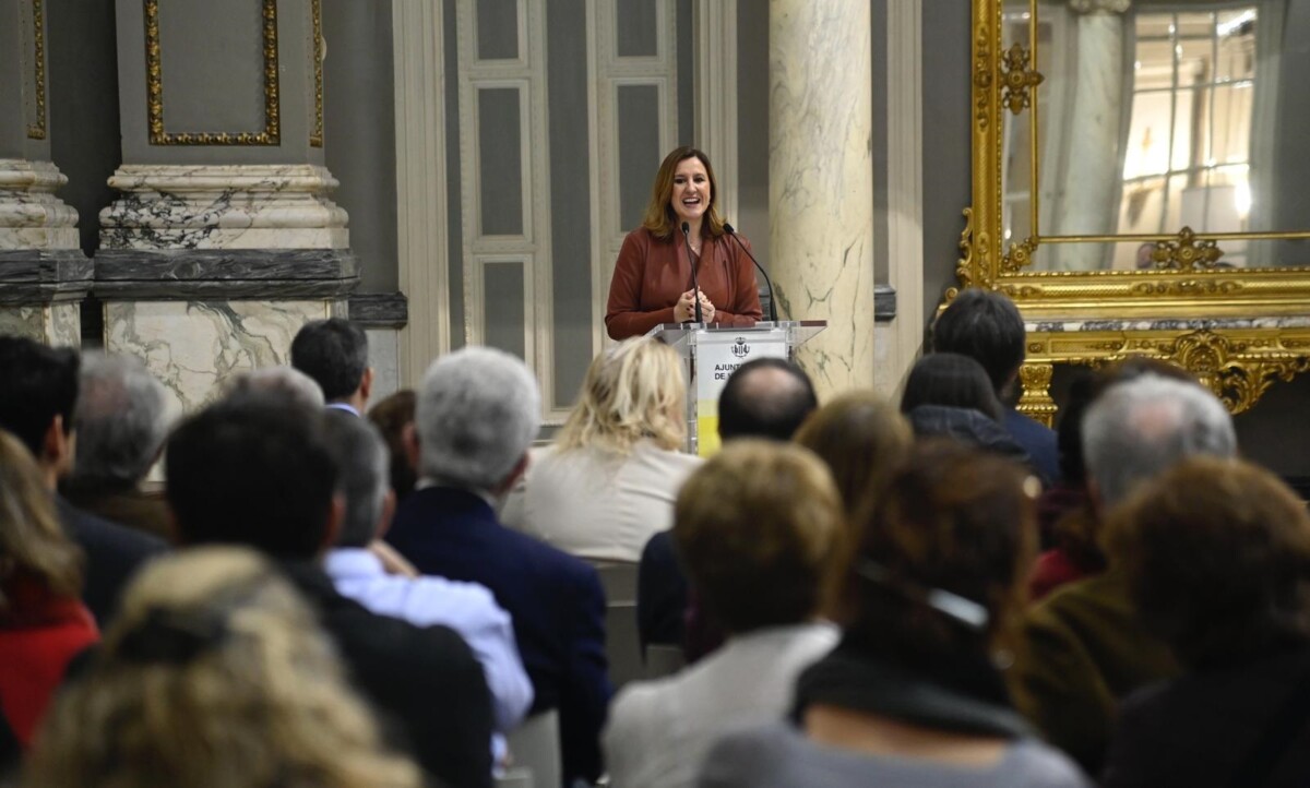 María José Catalá interviene durante el acto de entrega de los Premios Literarios Ciutat de València