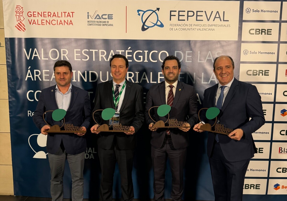 Sagredo junto a los presidentes de las dos EGM Fuent del Jarro y Parc Tecnològic de Paterna y el gerente de FEPEVAL