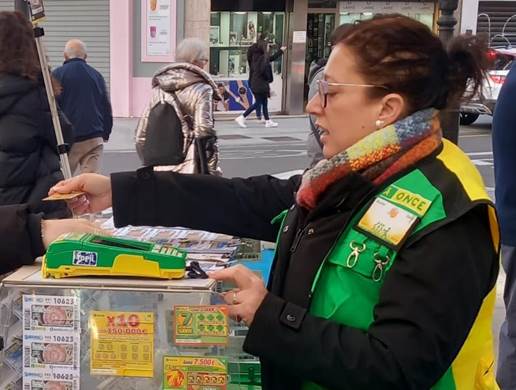 Vendedora de la ONCE en la calle de San Vicente, Valencia