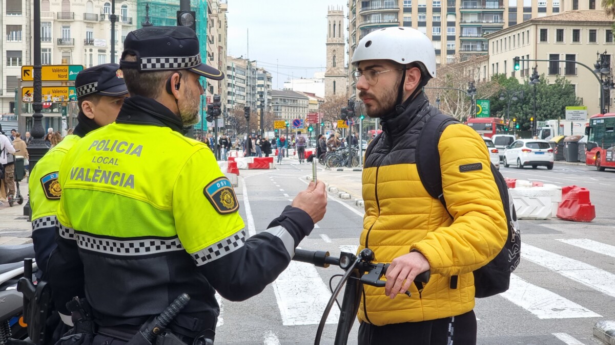 La Policía Local ha impuesto casi 800 multas a patinetes y bicicletas