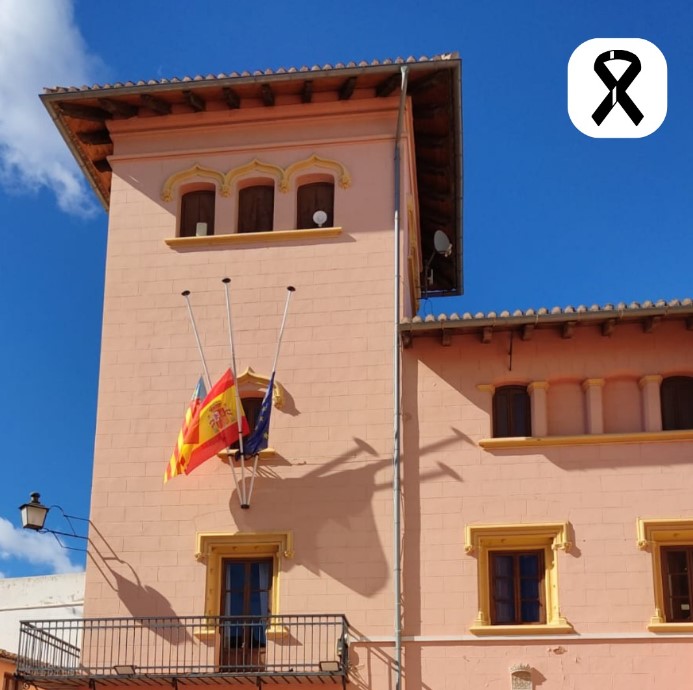 Alfara del Patriarca banderas media asta Incendio Campanar