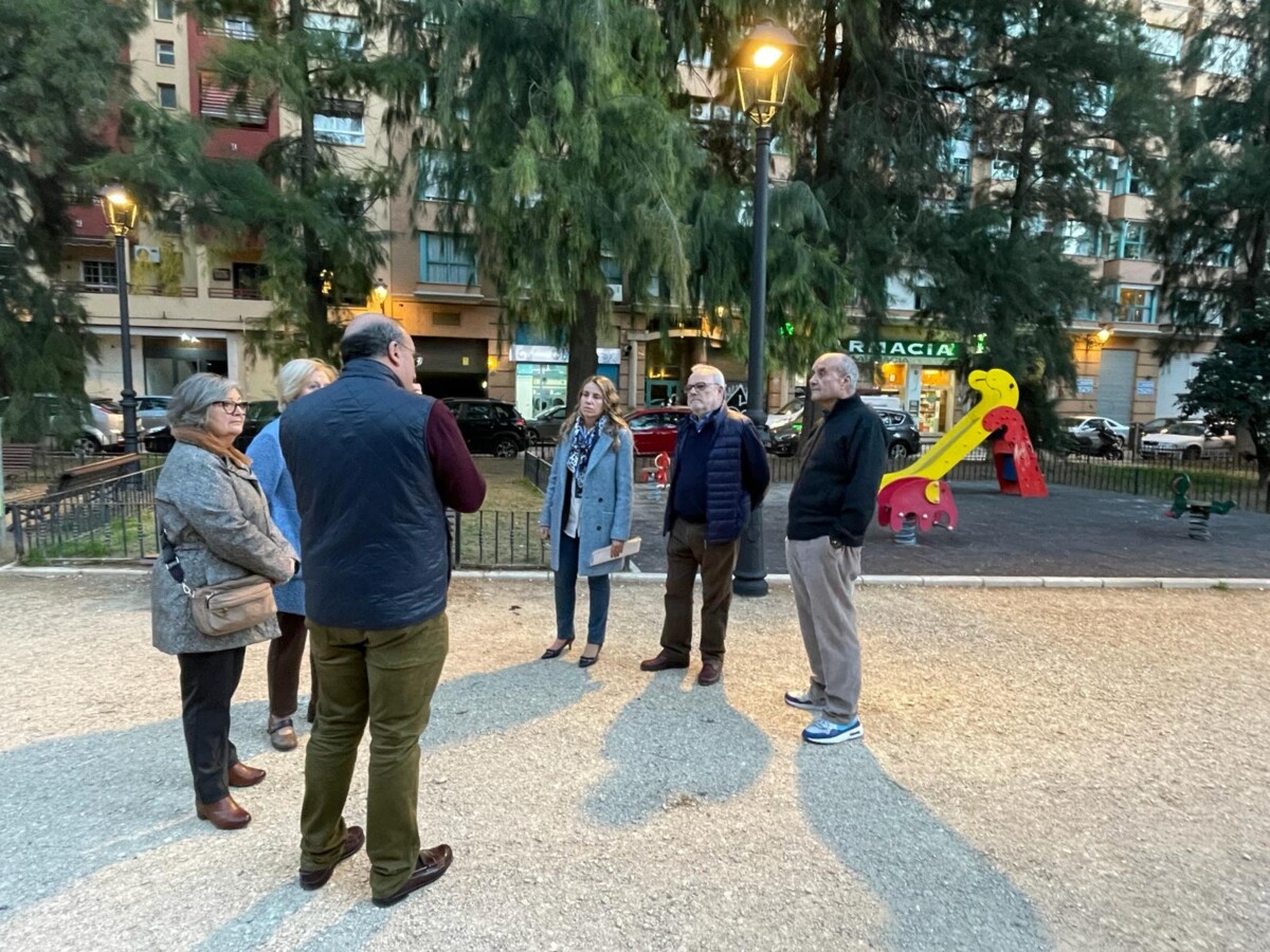 alumbrado público jardín Jacint Labaila Valencia