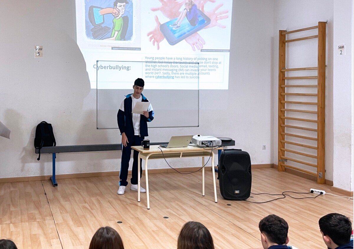 Charla durante el Día de Internet en la British School de Valencia