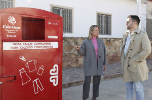 Contenedores ropa usada Cáritas Puçol