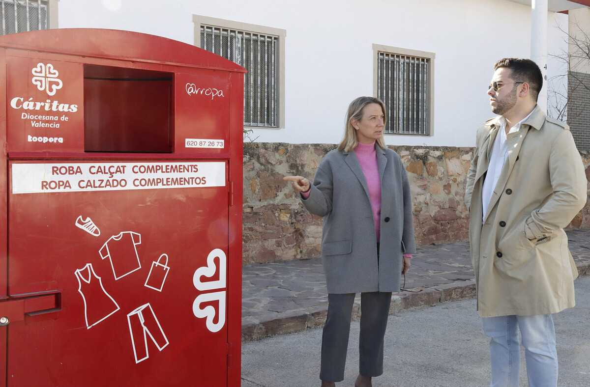 Contenedores ropa usada Cáritas Puçol