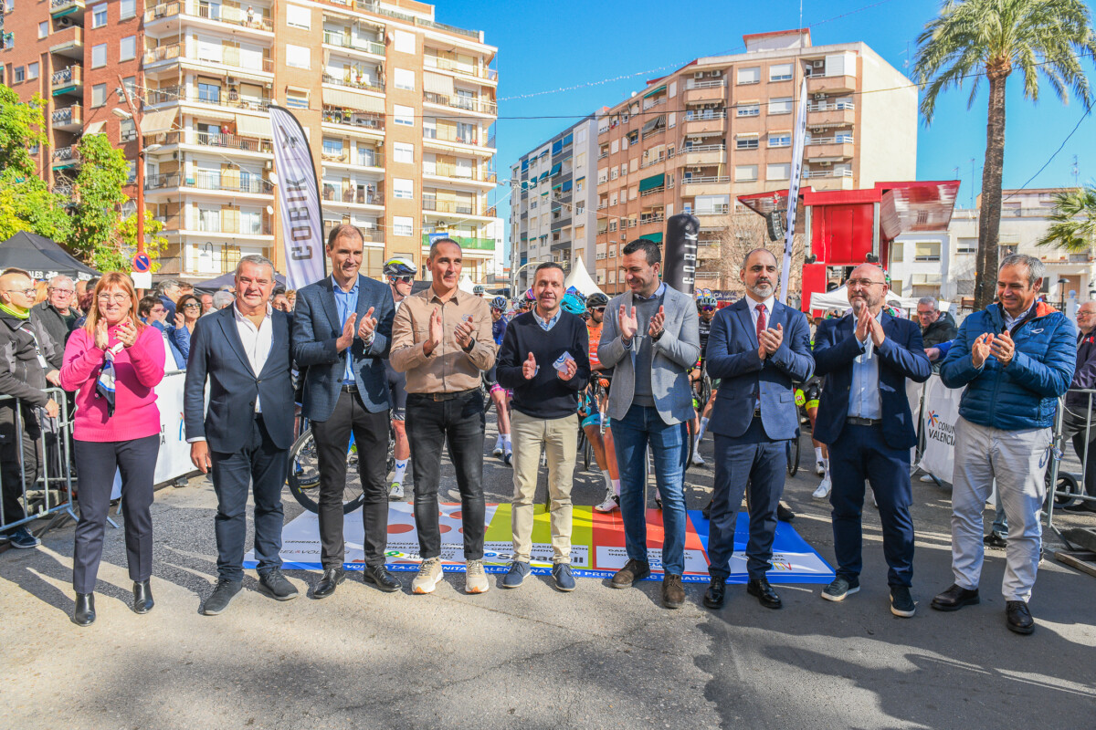 Salida de la segunda etapa de la Volta a la Comunitat Valenciana