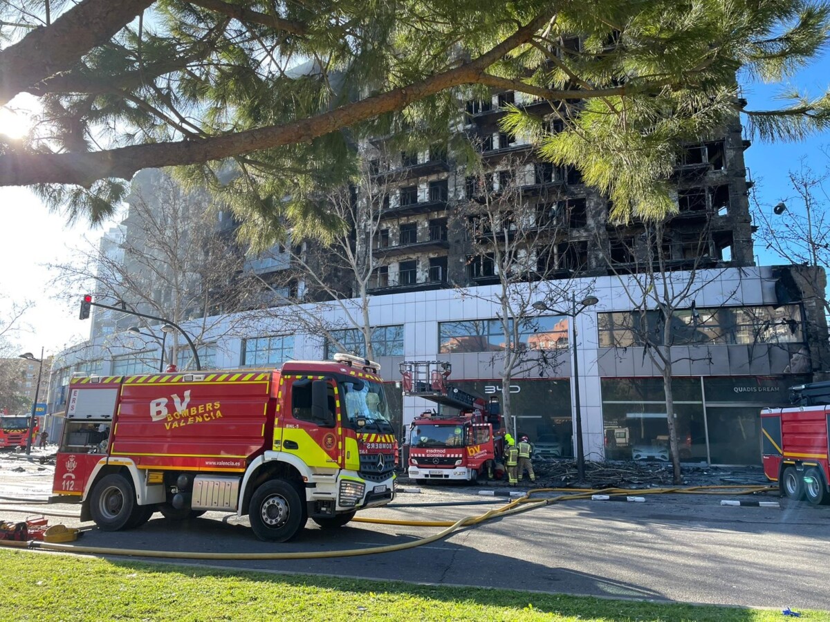 Edificio incendiado en Campanar