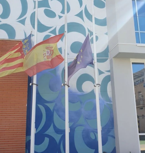 Emperador banderas media asta Incendio Campanar