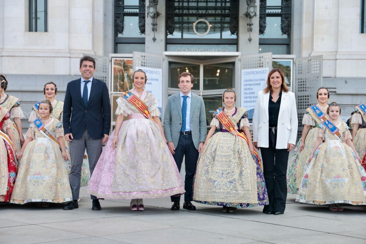 Las Falleras Mayores de Valencia con Carlos Mazón, José Luis Martínez-Almeida y María José Catalá