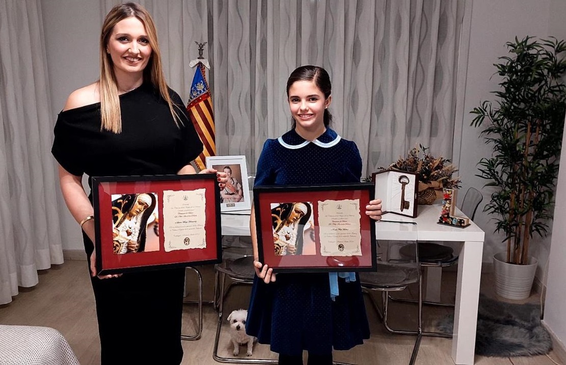 Laura Mengó y Paula Nieto, Falleras Mayores de Valencia 2023, clavariesas de los Granaderos del Cabanyal