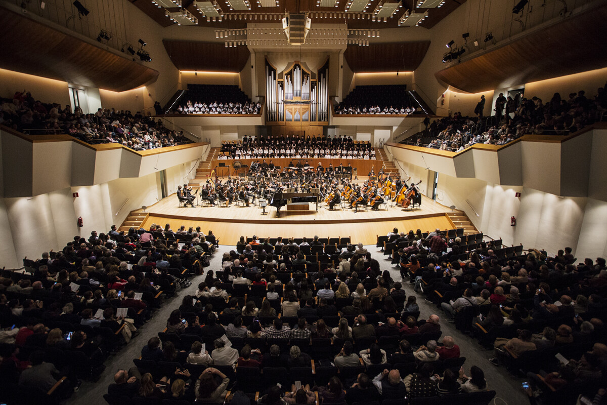 El Palau de la Música acogió la edición número 25 del concierto sinfónico que anualmente celebra el Conservatorio Profesional de Música.
