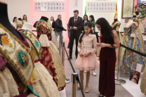Exposición de trajes de fallera de Convento Jerusalén