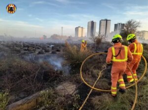 Controlado un incendio en una zona de matorrales en El Puig tras obligar a establecer la situación 1 del PEIF