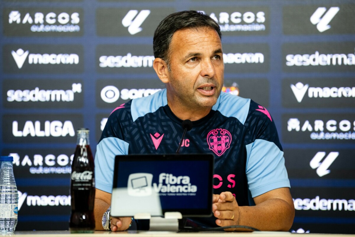 Javier Calleja, cesado como entrenador del Levante UD
