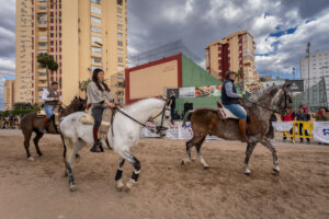 La playa de La Pobla de Farnals se prepara para la celebración de San Antonio de la Mar