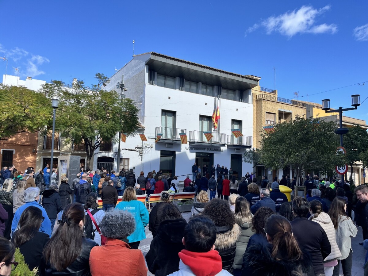 minuto de silencio Alaquàs incendio Campanar