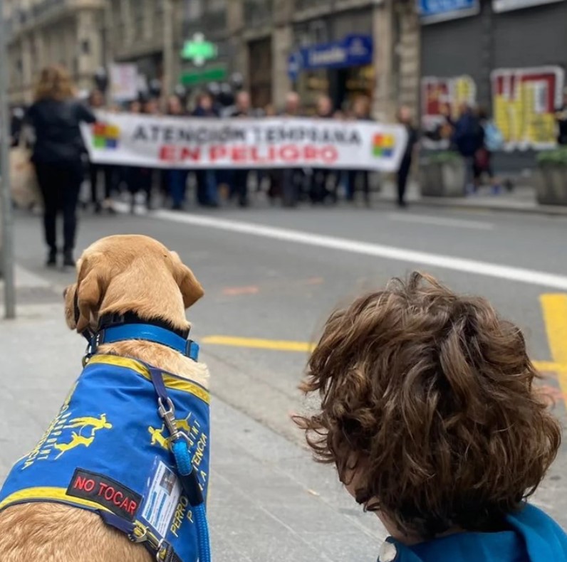 perro asistencia niño autista Paterna