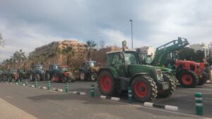 Tractores cortan Ronda Nord Valencia