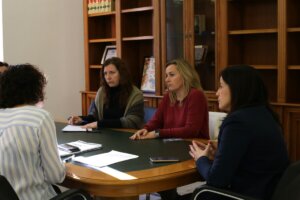 Alcaldessa Catarroja junt amb presidenta i gerent AECA